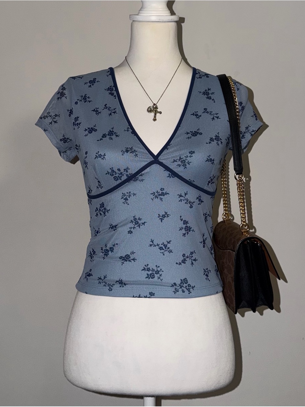 2000s vintage style 2024 whimsical fairycore blue floral crop top baby tee